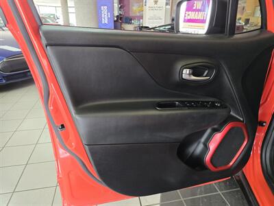 2021 Jeep Renegade Trailhawk 4DR SUV 4X4   - Photo 7 - Hamilton, OH 45015