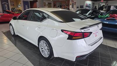 2022 Nissan Altima 2.5 SR 4DR SEDAN   - Photo 8 - Hamilton, OH 45015