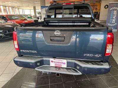 2015 Nissan Frontier PRO-4X   - Photo 6 - Hamilton, OH 45015