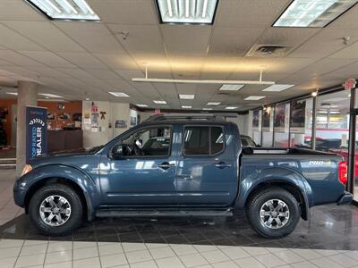 2015 Nissan Frontier PRO-4X   - Photo 2 - Hamilton, OH 45015