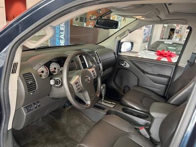 2015 Nissan Frontier PRO-4X   - Photo 10 - Hamilton, OH 45015