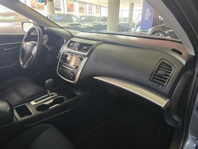 2016 Nissan Altima 2.5 S 4DR SEDAN   - Photo 13 - Hamilton, OH 45015