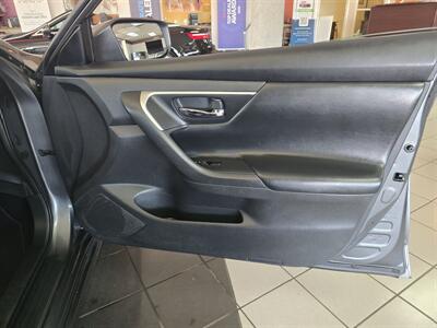 2016 Nissan Altima 2.5 S 4DR SEDAN   - Photo 12 - Hamilton, OH 45015
