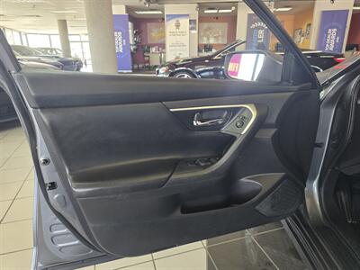 2016 Nissan Altima 2.5 S 4DR SEDAN   - Photo 7 - Hamilton, OH 45015