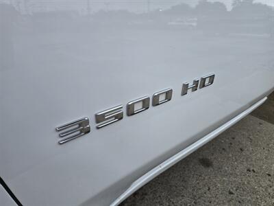 2022 Chevrolet Silverado 3500HD CC Work Truck 2DR REGULAR CAB LWB CHASSIS   - Photo 18 - Hamilton, OH 45015