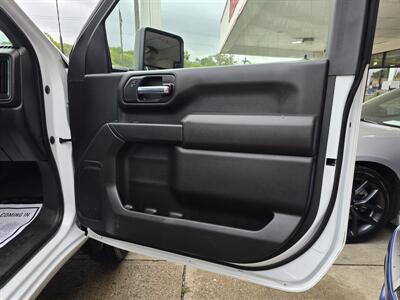 2022 Chevrolet Silverado 3500HD CC Work Truck 2DR REGULAR CAB LWB CHASSIS   - Photo 9 - Hamilton, OH 45015