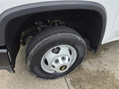 2022 Chevrolet Silverado 3500HD CC Work Truck 2DR REGULAR CAB LWB CHASSIS   - Photo 19 - Hamilton, OH 45015