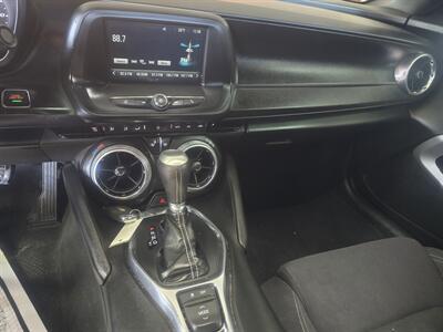 2017 Chevrolet Camaro LT 2DR COUPEw/1LT - Photo 20 - Hamilton, OH 45015