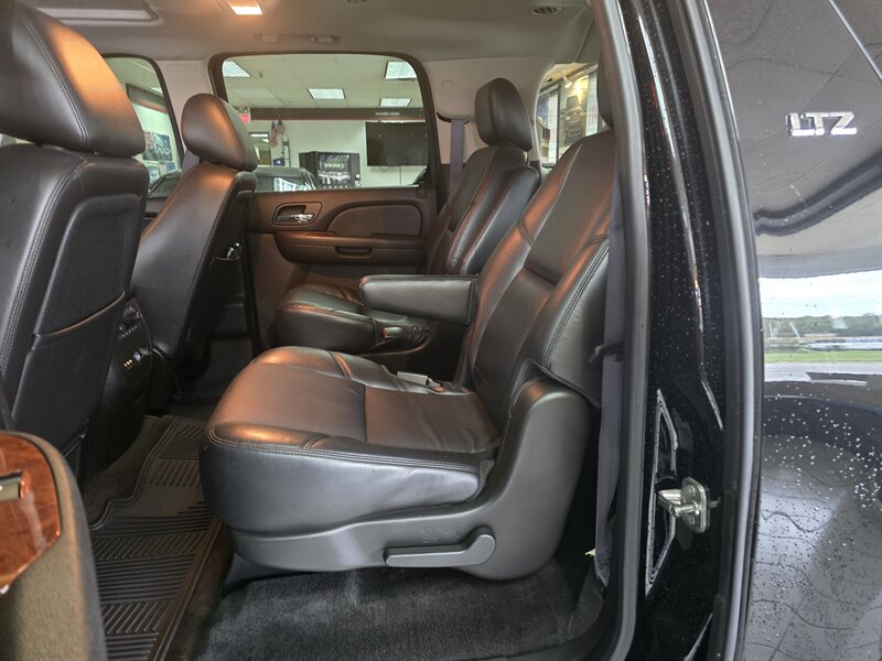 2012 Chevrolet Suburban LTZ 4DR SUV 4X4 - Photo 11 - Hamilton, OH 45015