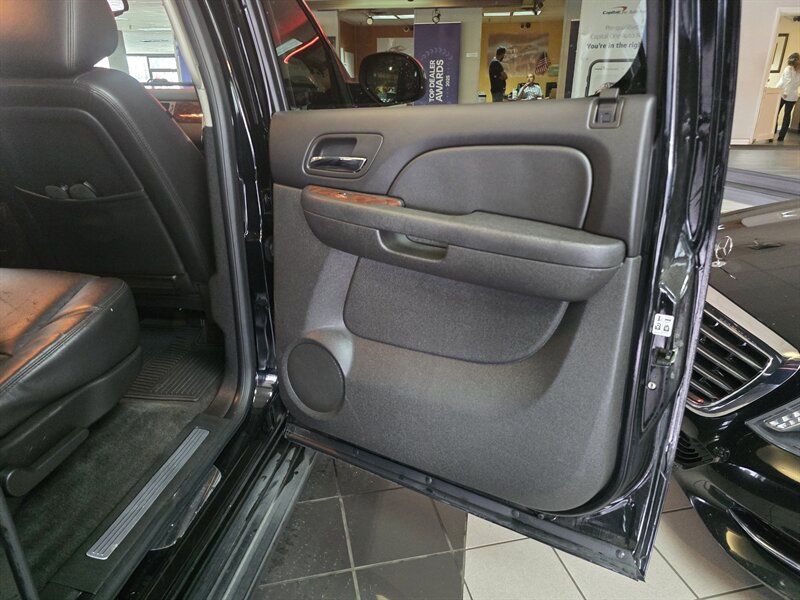 2012 Chevrolet Suburban LTZ 4DR SUV 4X4 - Photo 17 - Hamilton, OH 45015