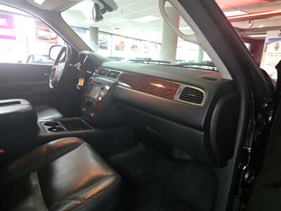 2012 Chevrolet Suburban LTZ 4DR SUV 4X4 - Photo 15 - Hamilton, OH 45015