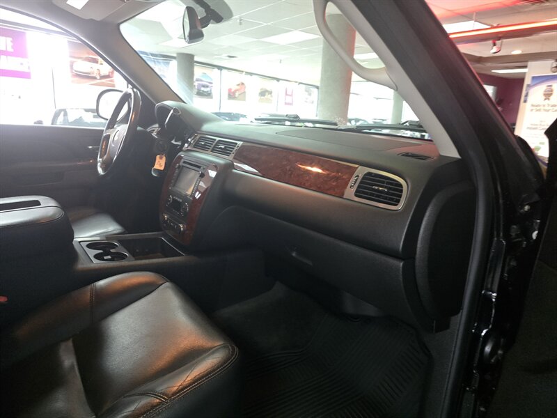 2012 Chevrolet Suburban LTZ 4DR SUV 4X4 - Photo 15 - Hamilton, OH 45015