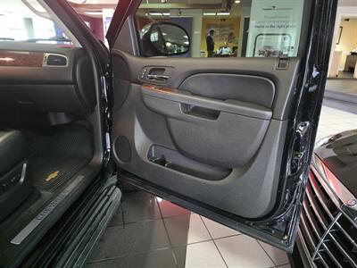 2012 Chevrolet Suburban LTZ 4DR SUV 4X4 - Photo 14 - Hamilton, OH 45015