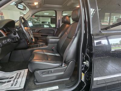 2012 Chevrolet Suburban LTZ 4DR SUV 4X4 - Photo 8 - Hamilton, OH 45015