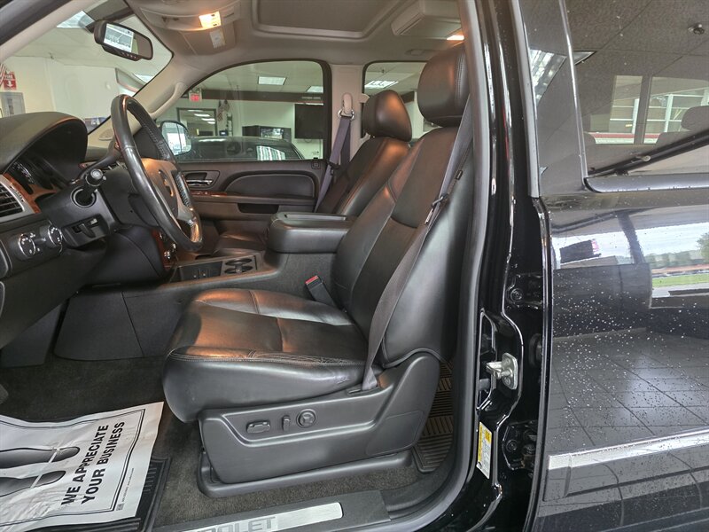 2012 Chevrolet Suburban LTZ 4DR SUV 4X4 - Photo 8 - Hamilton, OH 45015
