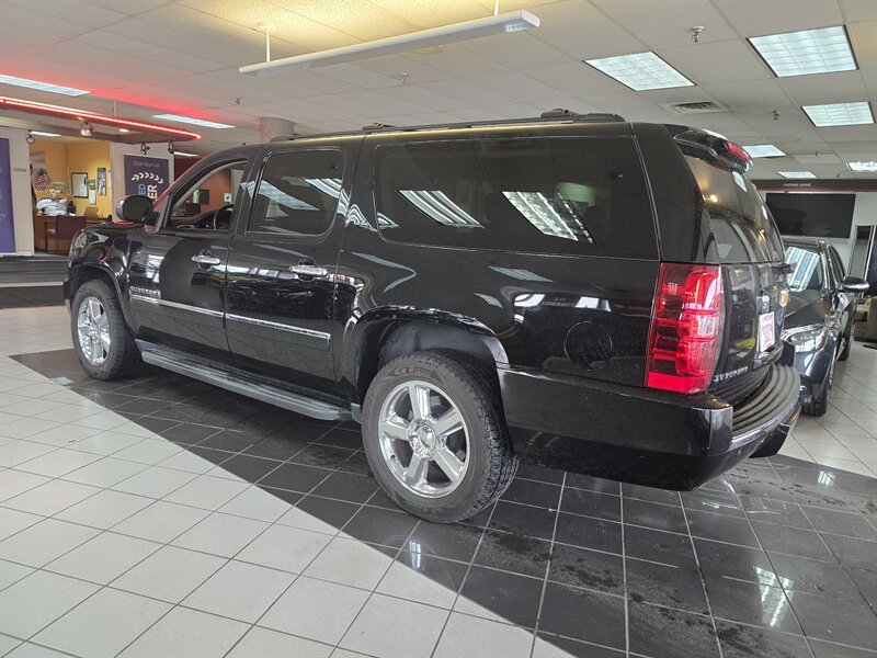 2012 Chevrolet Suburban LTZ 4DR SUV 4X4 - Photo 5 - Hamilton, OH 45015