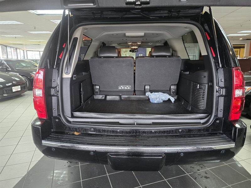 2012 Chevrolet Suburban LTZ 4DR SUV 4X4 - Photo 36 - Hamilton, OH 45015