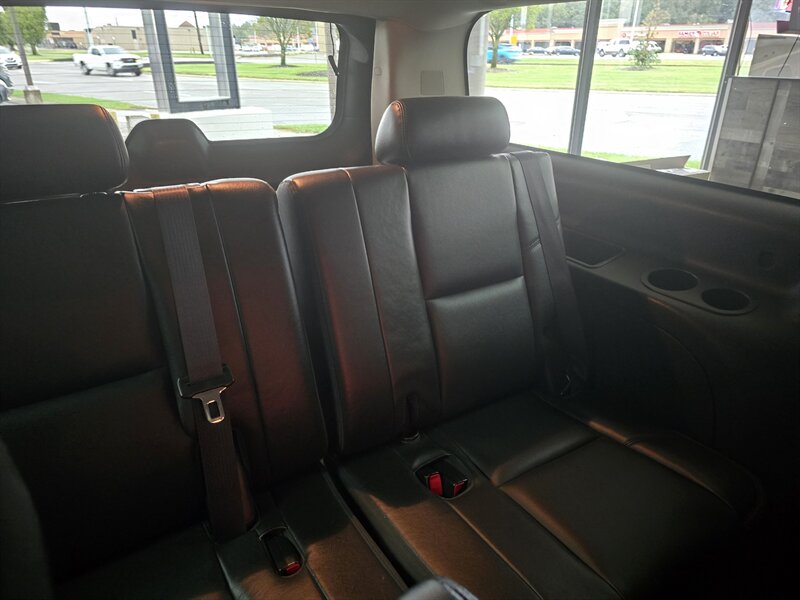 2012 Chevrolet Suburban LTZ 4DR SUV 4X4 - Photo 20 - Hamilton, OH 45015