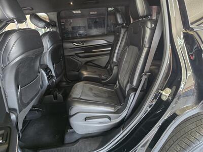 2023 Jeep Grand Cherokee L Altitude 4DR SUV 4X4 - Photo 12 - Hamilton, OH 45015