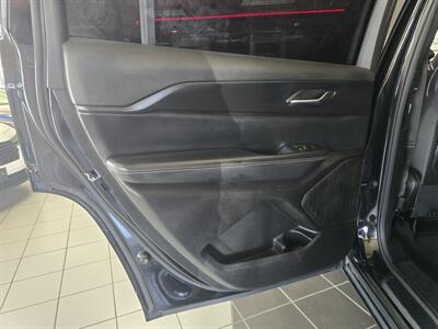 2023 Jeep Grand Cherokee L Altitude 4DR SUV 4X4 - Photo 10 - Hamilton, OH 45015