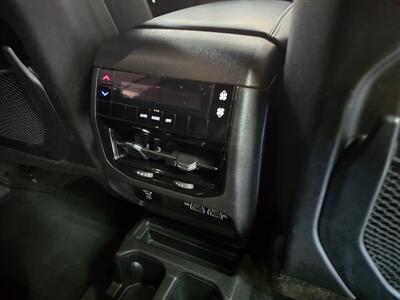 2023 Jeep Grand Cherokee L Altitude 4DR SUV 4X4 - Photo 18 - Hamilton, OH 45015
