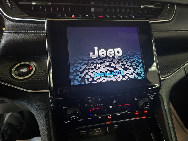 2023 Jeep Grand Cherokee L Altitude 4DR SUV 4X4 - Photo 29 - Hamilton, OH 45015