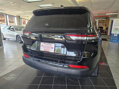 2023 Jeep Grand Cherokee L Altitude 4DR SUV 4X4 - Photo 5 - Hamilton, OH 45015