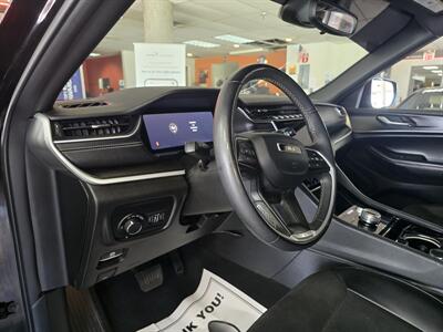 2023 Jeep Grand Cherokee L Altitude 4DR SUV 4X4 - Photo 8 - Hamilton, OH 45015