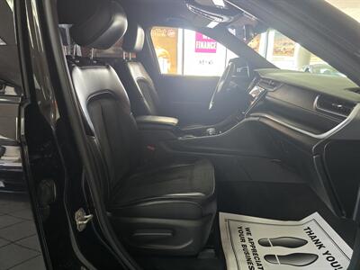 2023 Jeep Grand Cherokee L Altitude 4DR SUV 4X4 - Photo 16 - Hamilton, OH 45015