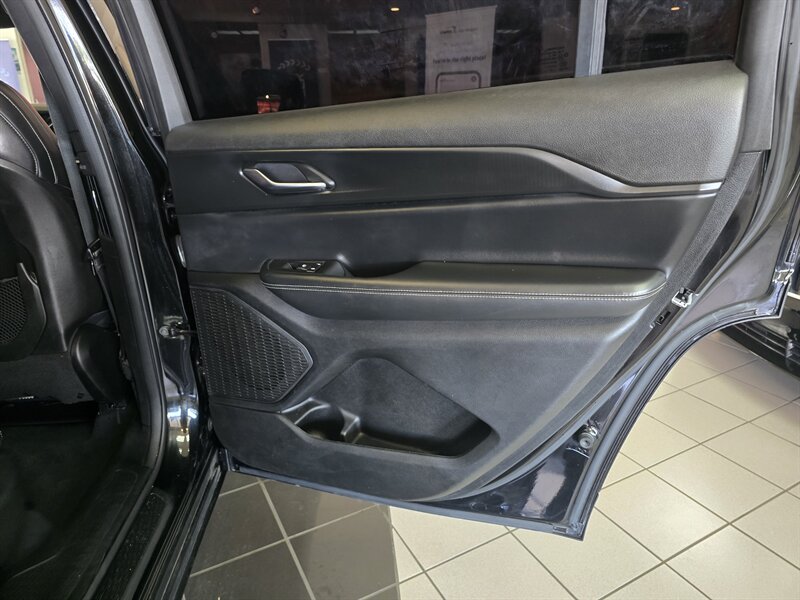 2023 Jeep Grand Cherokee L Altitude 4DR SUV 4X4 - Photo 17 - Hamilton, OH 45015