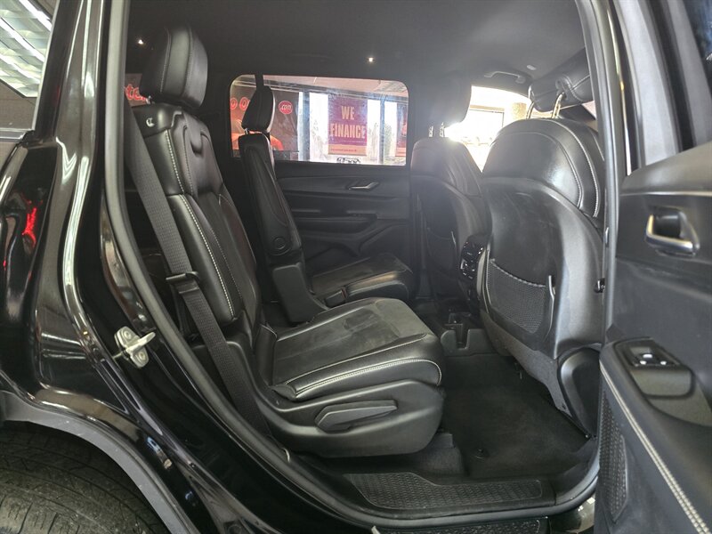 2023 Jeep Grand Cherokee L Altitude 4DR SUV 4X4 - Photo 19 - Hamilton, OH 45015