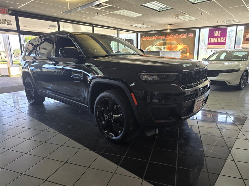 2023 Jeep Grand Cherokee L Altitude 4DR SUV 4X4 - Photo 3 - Hamilton, OH 45015