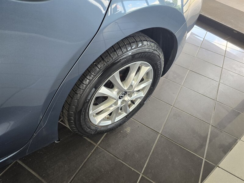 2014 Mazda Mazda3 i Touring 4DR HATCHBACK/MANUAL - Photo 29 - Hamilton, OH 45015