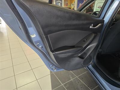 2014 Mazda Mazda3 i Touring 4DR HATCHBACK/MANUAL - Photo 10 - Hamilton, OH 45015