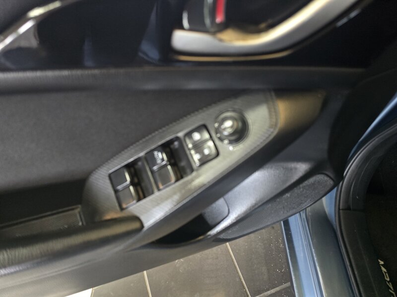 2014 Mazda Mazda3 i Touring 4DR HATCHBACK/MANUAL - Photo 17 - Hamilton, OH 45015