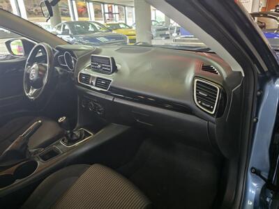 2014 Mazda Mazda3 i Touring 4DR HATCHBACK/MANUAL - Photo 13 - Hamilton, OH 45015