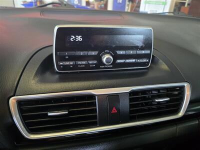 2014 Mazda Mazda3 i Touring 4DR HATCHBACK/MANUAL - Photo 19 - Hamilton, OH 45015