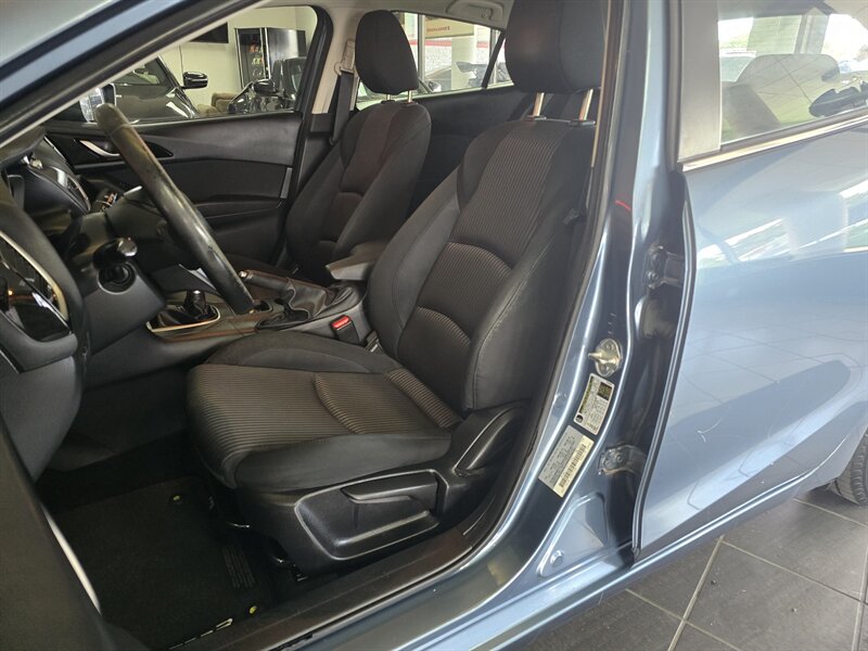 2014 Mazda Mazda3 i Touring 4DR HATCHBACK/MANUAL - Photo 9 - Hamilton, OH 45015