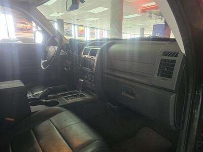 2011 Dodge Nitro Heat 4DR SUV 4X4 - Photo 13 - Hamilton, OH 45015