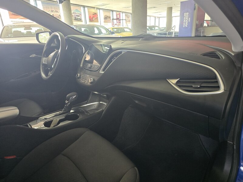 2023 Chevrolet Malibu LT 4DR SEDAN - Photo 13 - Hamilton, OH 45015