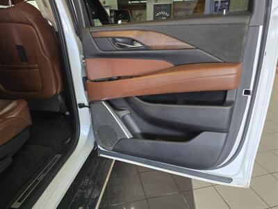2016 Cadillac Escalade ESV Premium Collection 4DR SUV 4WD   - Photo 18 - Hamilton, OH 45015