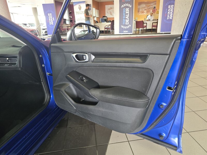 2022 Honda Civic LX 4DR SEDAN - Photo 12 - Hamilton, OH 45015