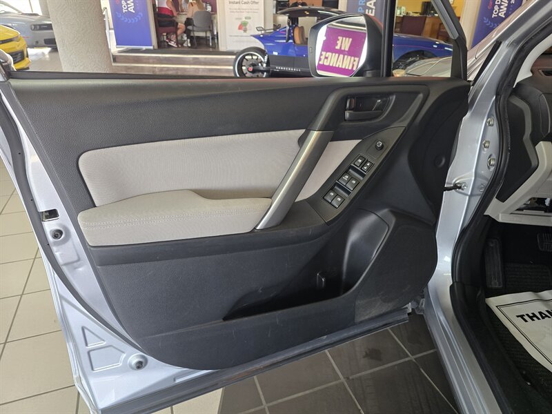 2015 Subaru Forester 2.5i 4DR WAGON AWD - Photo 8 - Hamilton, OH 45015
