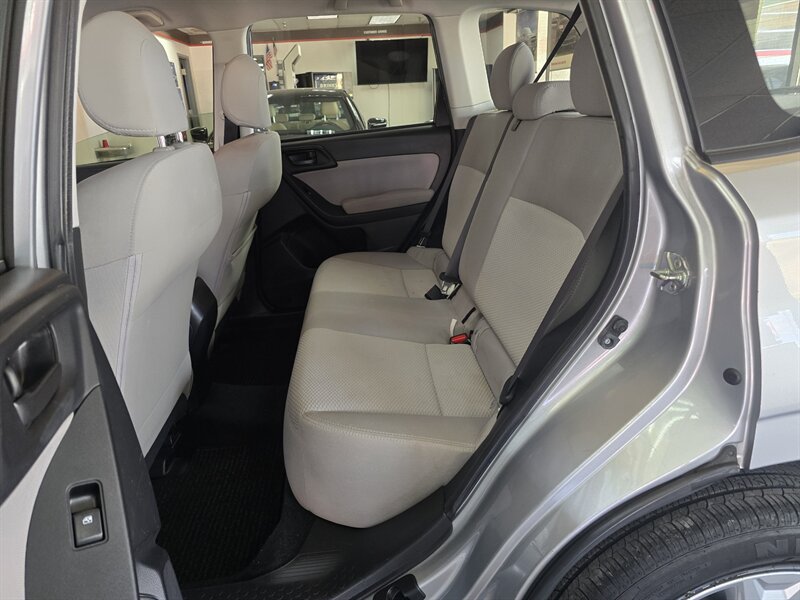 2015 Subaru Forester 2.5i 4DR WAGON AWD - Photo 12 - Hamilton, OH 45015