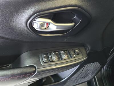2015 Jeep Cherokee Trailhawk   - Photo 19 - Hamilton, OH 45015