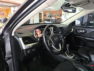 2015 Jeep Cherokee Trailhawk   - Photo 8 - Hamilton, OH 45015