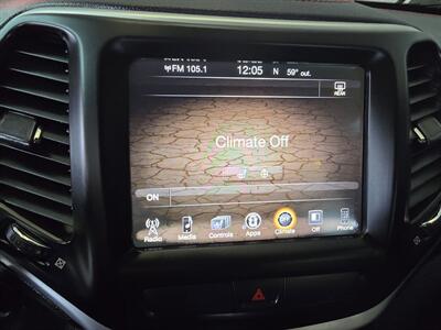 2015 Jeep Cherokee Trailhawk   - Photo 25 - Hamilton, OH 45015