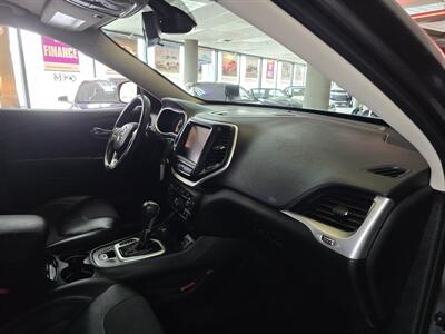2015 Jeep Cherokee Trailhawk   - Photo 14 - Hamilton, OH 45015