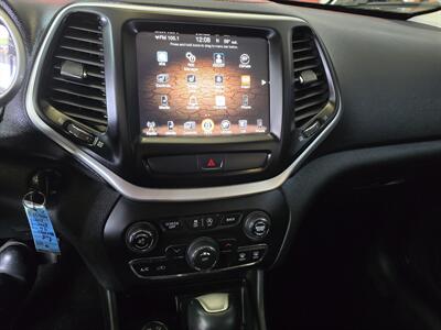 2015 Jeep Cherokee Trailhawk   - Photo 33 - Hamilton, OH 45015