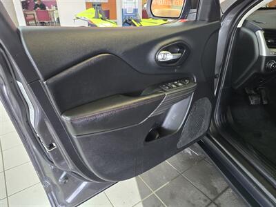 2015 Jeep Cherokee Trailhawk   - Photo 7 - Hamilton, OH 45015